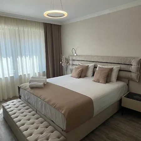 Valencia Gardens Royal نيسيبار
