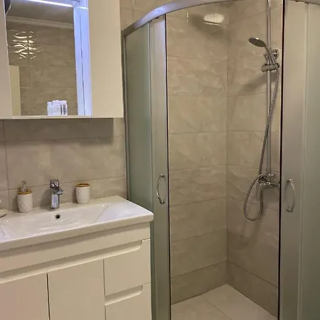 Valencia Gardens Royal نيسيبار