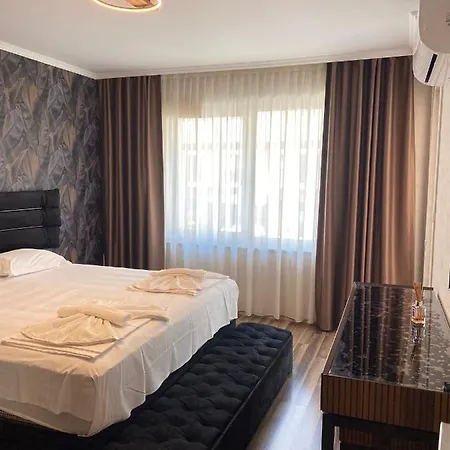 Valencia Gardens Royal Apartment *