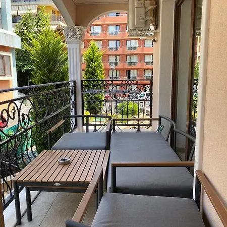 Valencia Gardens Royal * נסבר
